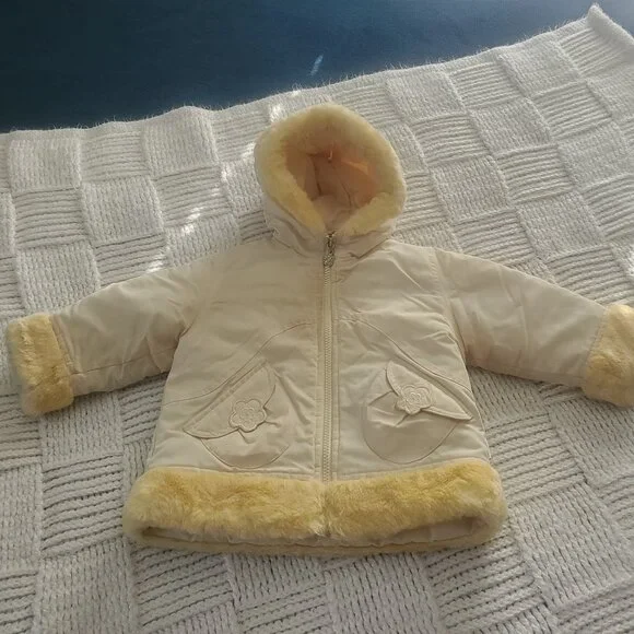 Girl's coat - Picture 1 of 8